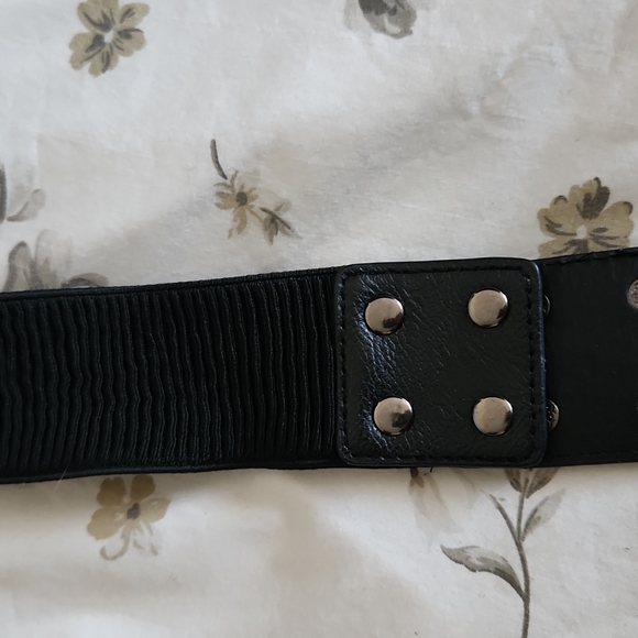 Belts - Picture 2 of 3